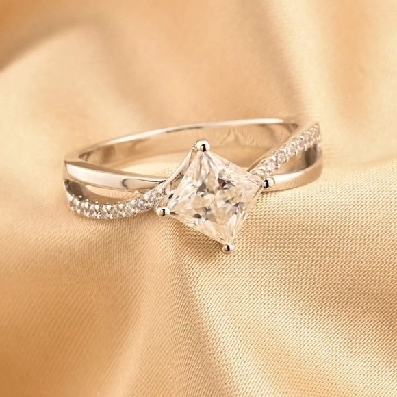 NEW 925 Silver Moissanite Princess Cut Engagement Ring Wedding Ring - Picture 3 of 8